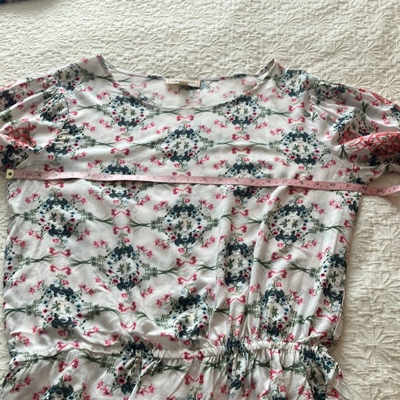 Just listed💙 fabulous rounded neck blouse w/full gathered sleeves w/embroidery - Picture 9 of 12